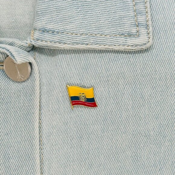 ✨Ecuadorian Flag Enamel Pin Yellow Blue Red Broch Patriotic National Emblem✨ - Picture 1 of 7